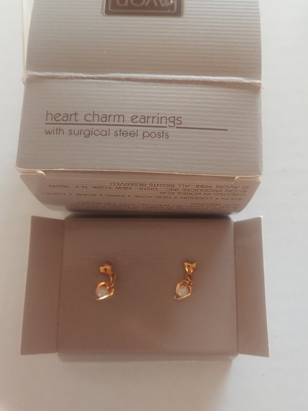 Vintage Avon Gold Heart Charm Drop Earrings - Women Jewelry
